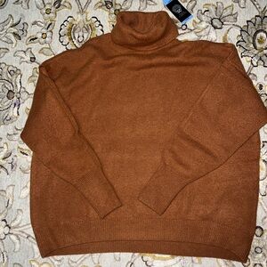 Vince Camuto sweater size L.🌺🌺🌺